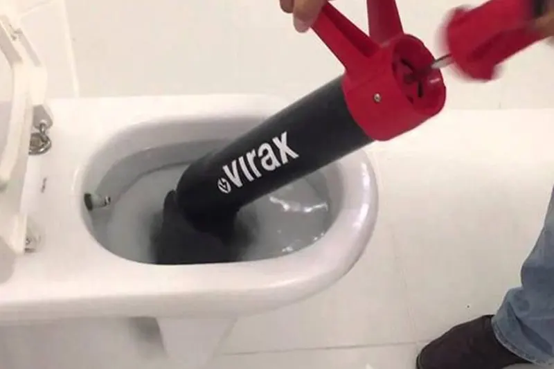Toilet repair unclogging2